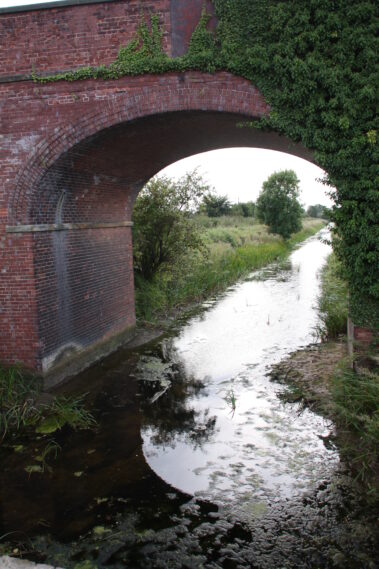 Folly drain viaduct between Crowle and Belton