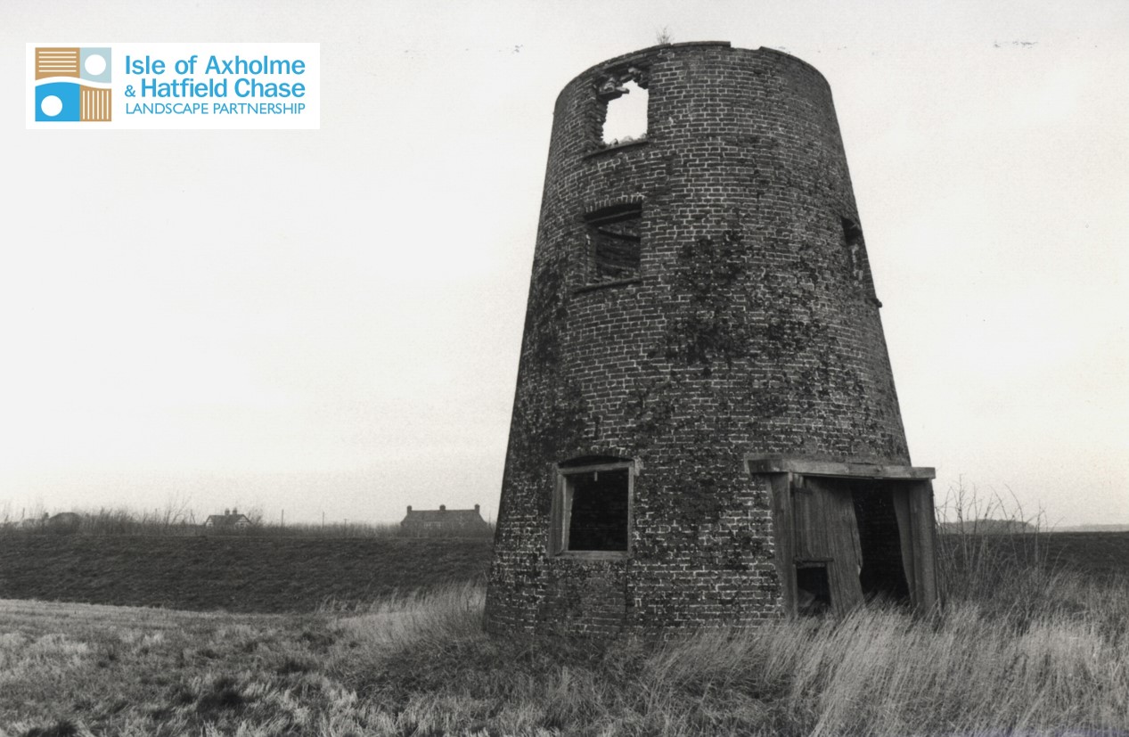 Disused windmill tower, South Street, Owston Ferry. Picture taken in December 1986.